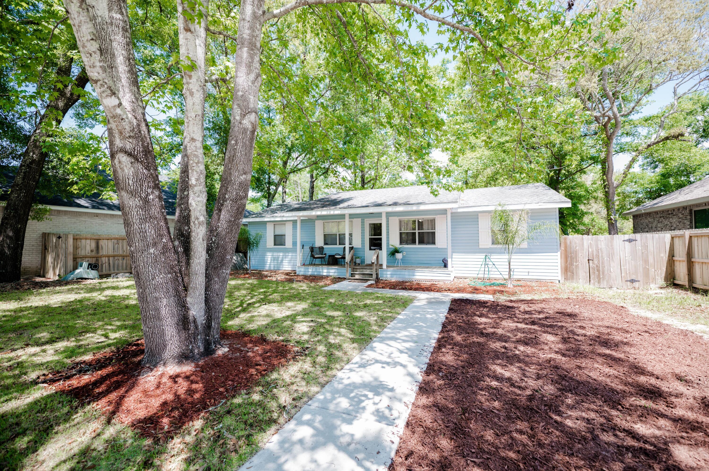 Property Photo: 106 Sasser Street FL 32578