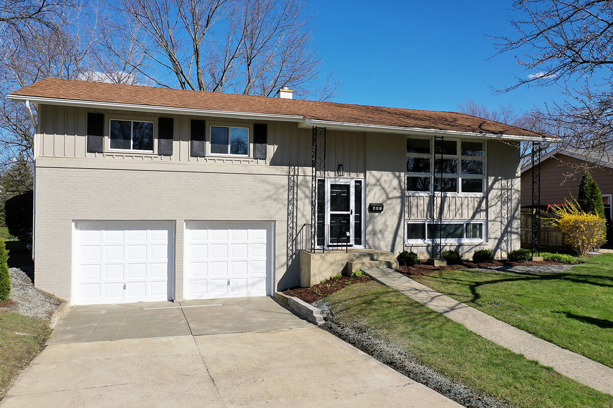 Property Photo: 427 N Williams Drive IL 60074