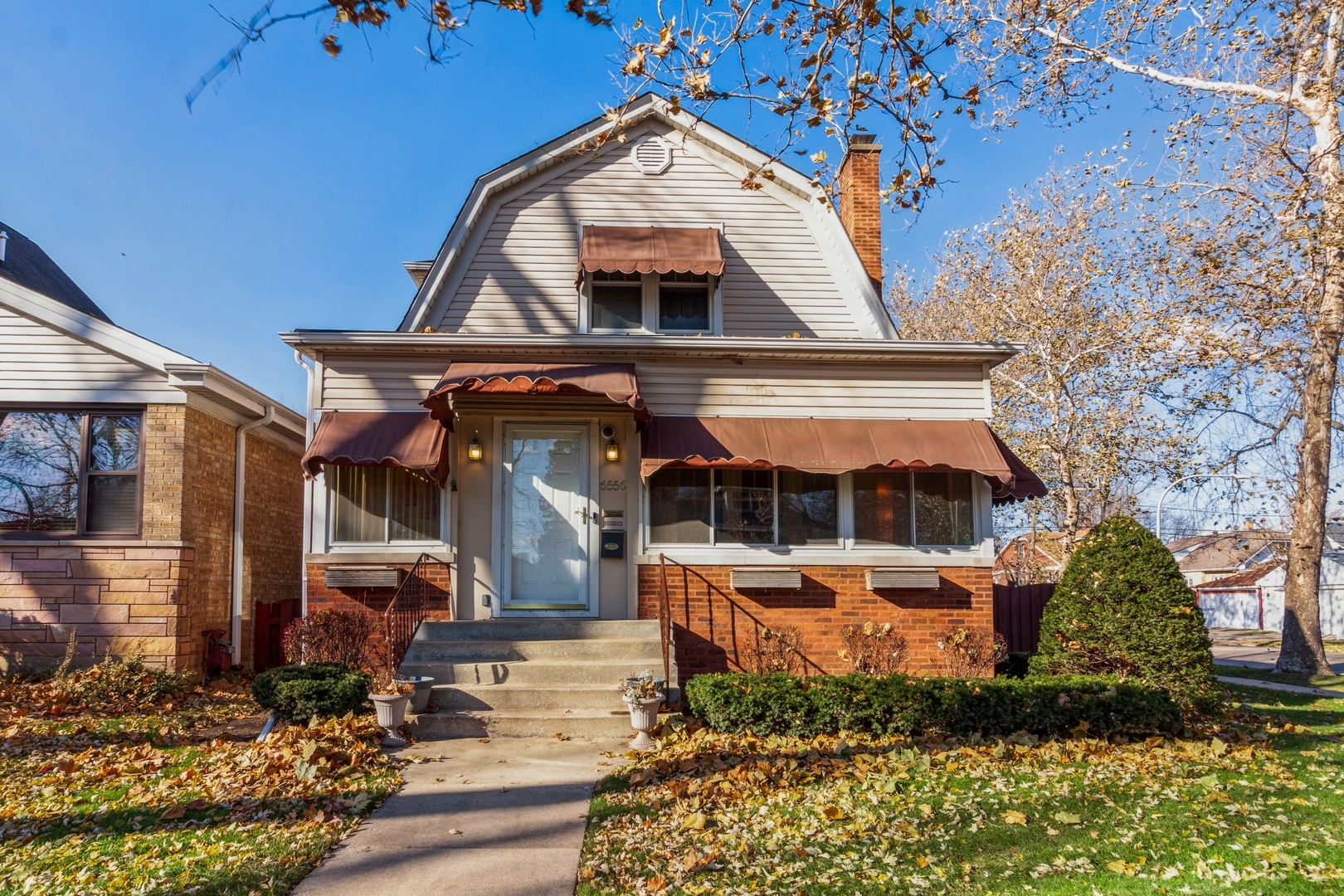 Property Photo:  6556 N Oliphant Avenue  IL 60631 