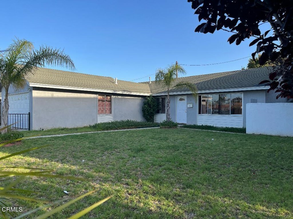 Property Photo:  230 E Yucca Street  CA 93033 