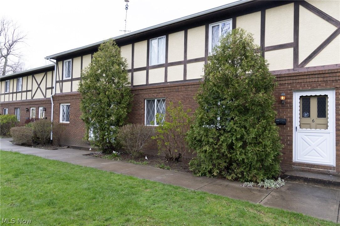 Property Photo:  8180 Deepwood Boulevard 14-6  OH 44060 