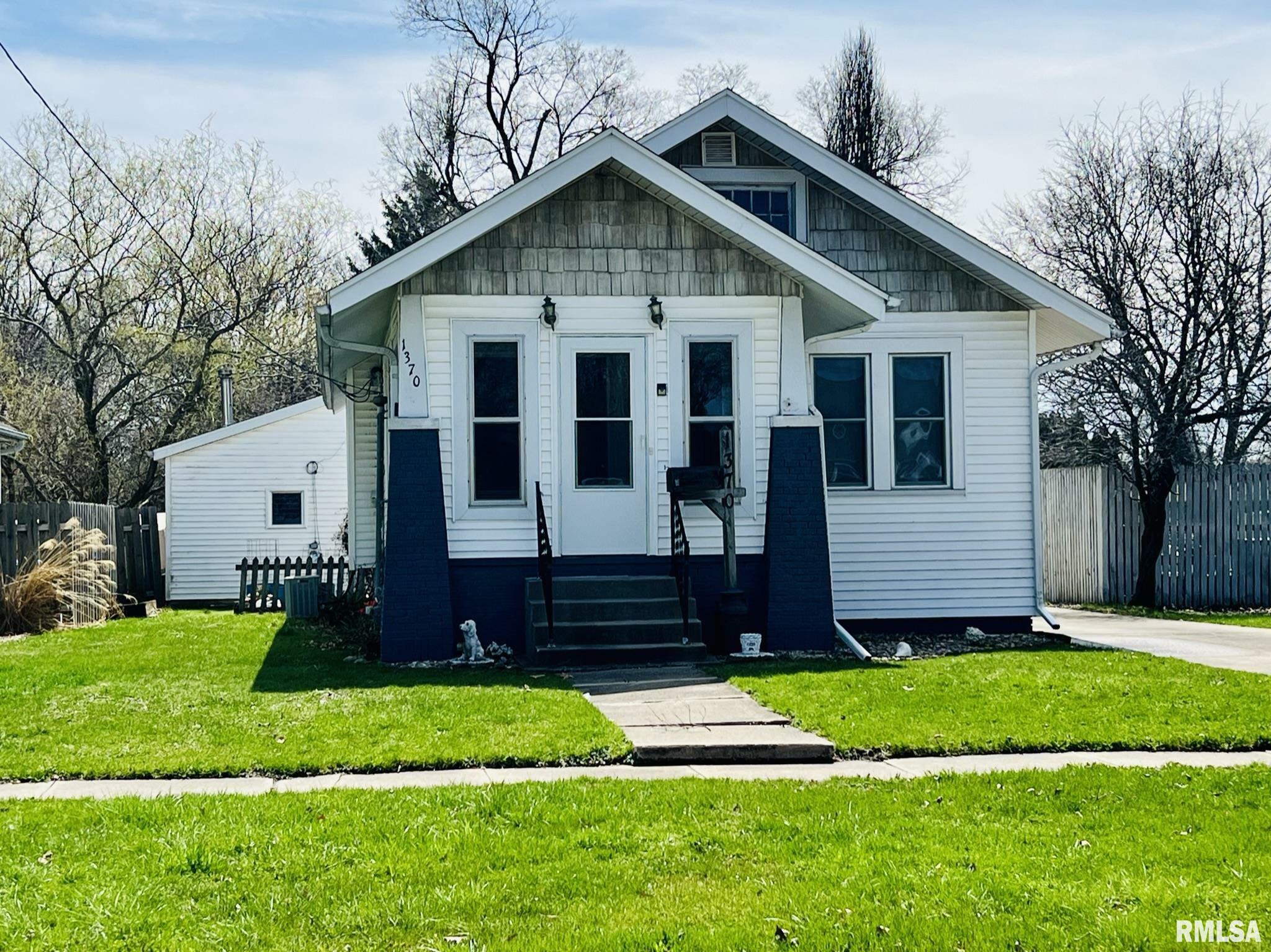Property Photo:  1370 W Losey  IL 61401 