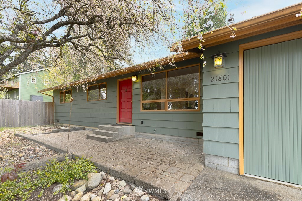 Property Photo:  21801 93rd Avenue W  WA 98020 