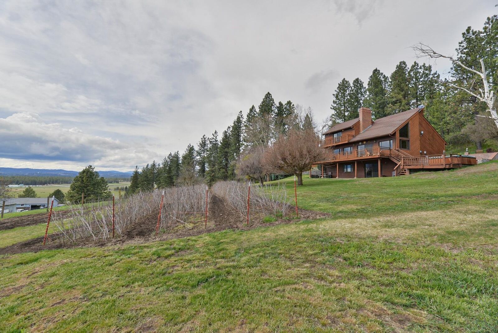 Property Photo: 16408 N Greenbluff Rd WA 99005