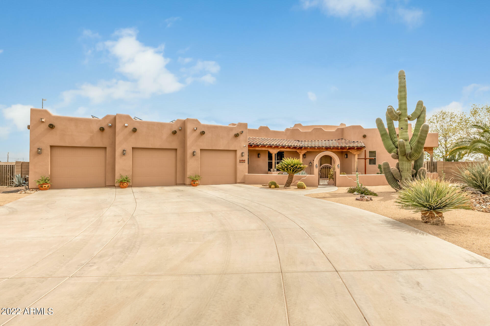 Property Photo: 20743 W Madre Del Oro Drive AZ 85361