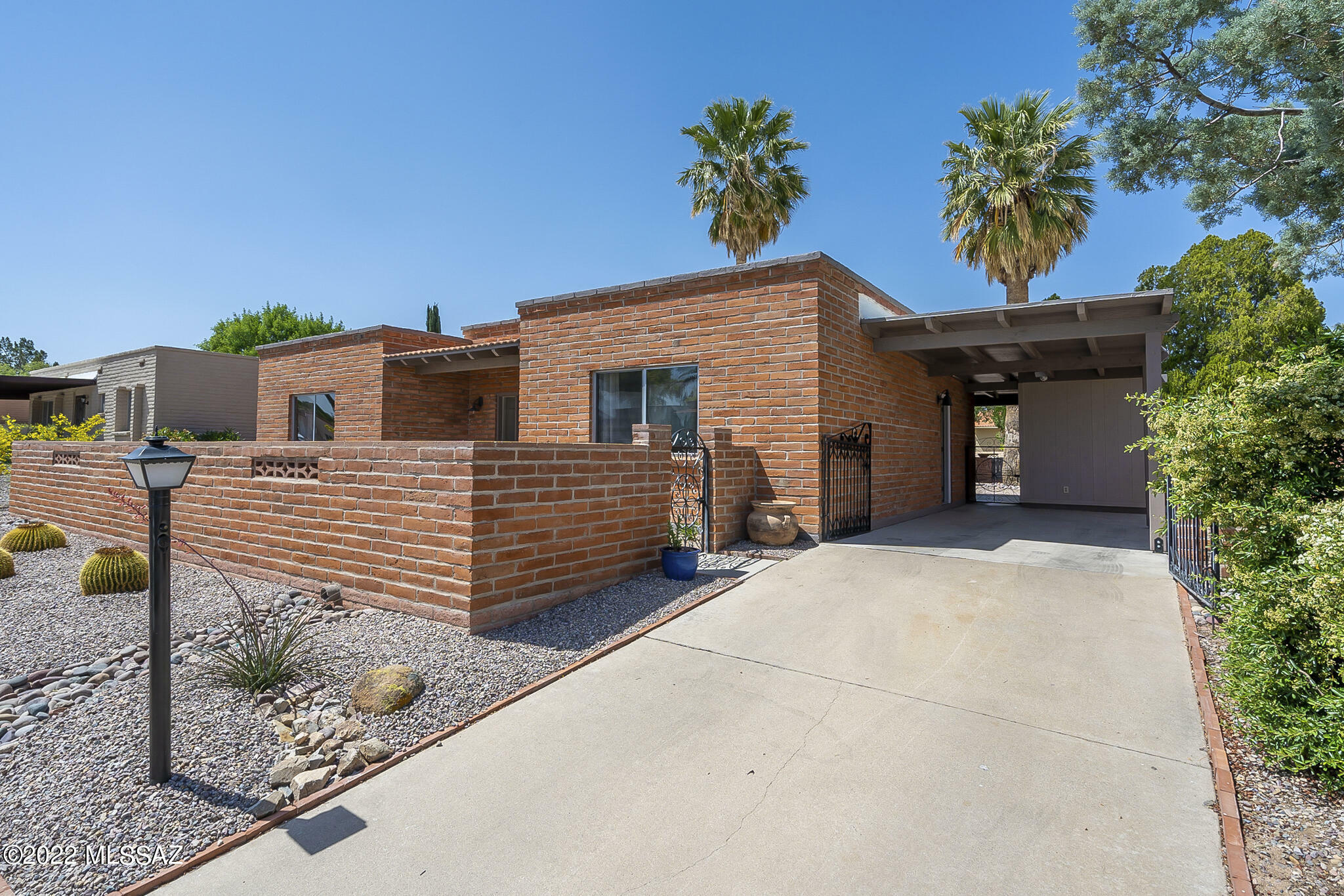 Property Photo:  131 E La Pera  AZ 85614 