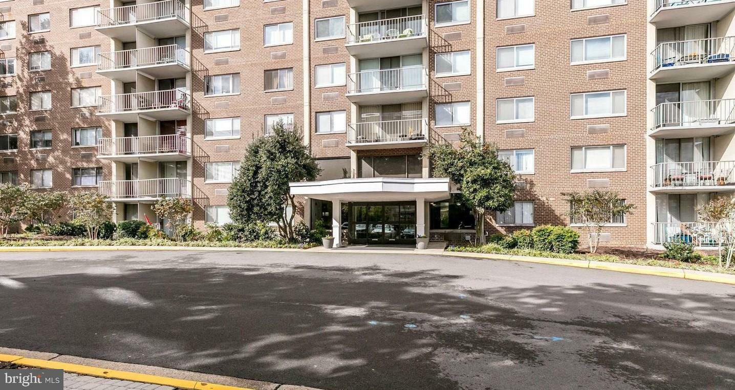 Property Photo: 2059 Huntington Avenue 1006 VA 22303