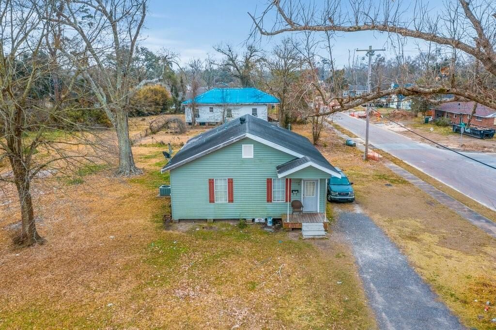 Property Photo:  2000 3rd Street  LA 70601