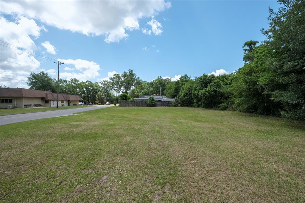 Property Photo:  203 NW 14th Avenue  FL 32601 