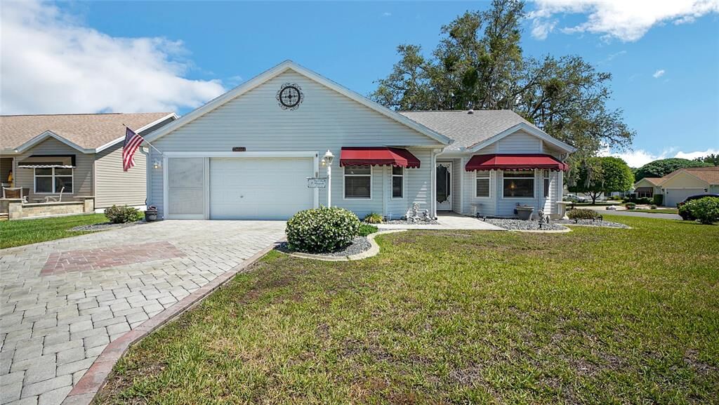 Property Photo: 2701 La Posada Drive FL 32162
