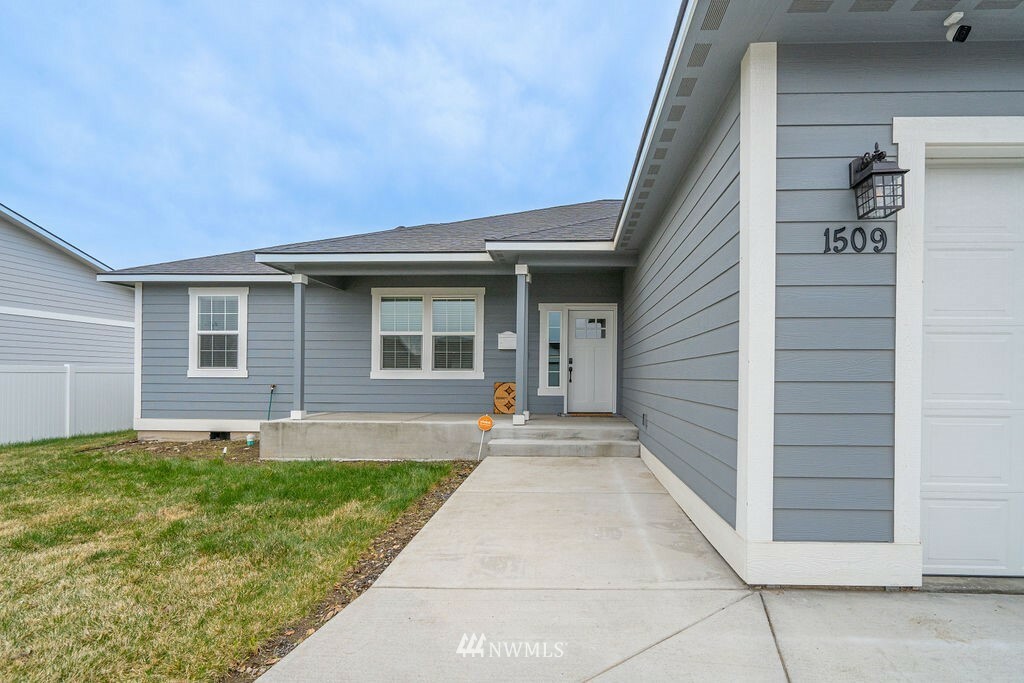 Property Photo:  1509 W Bonneville Street  WA 98837 