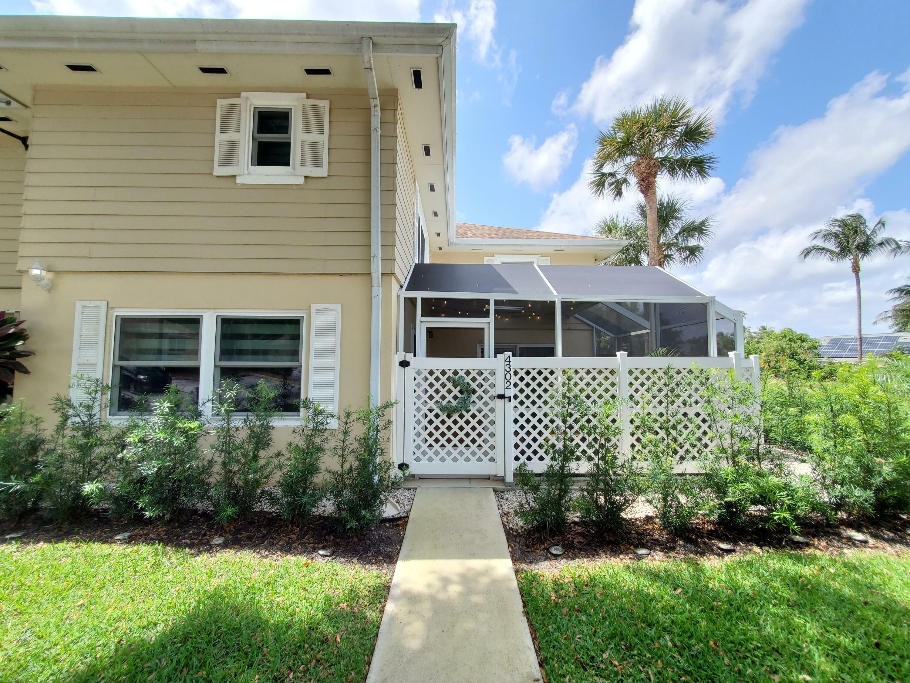 Property Photo:  4302 Roxbury Court  FL 33436 