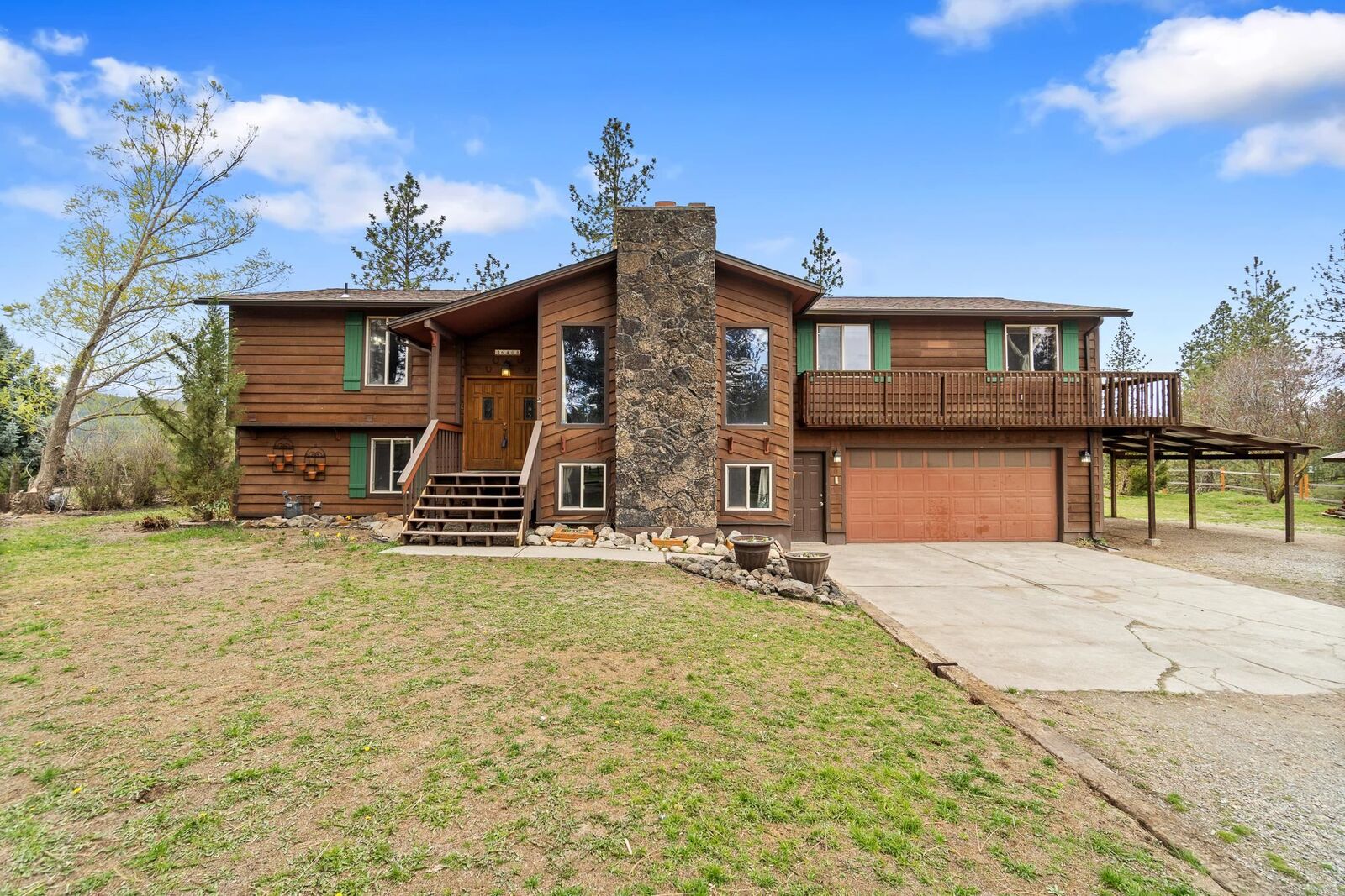 Property Photo:  16408 N Buttercup Ct  WA 99026 