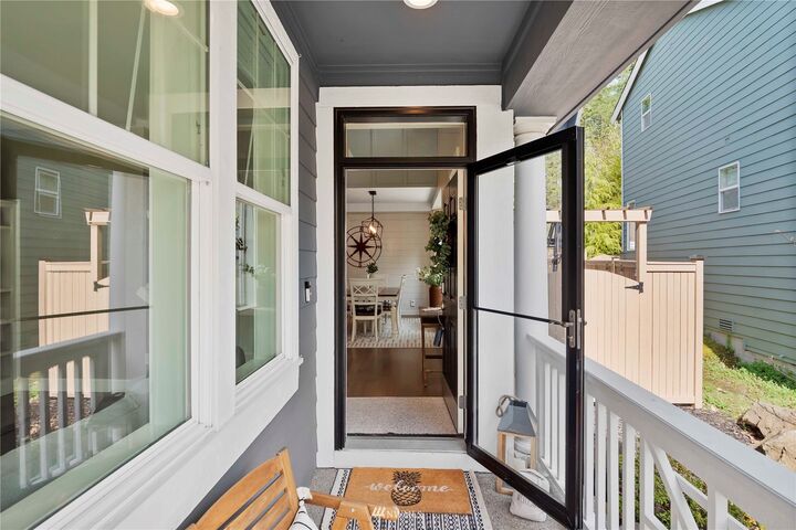 Property Photo:  6704 Silent Creek Avenue SE  WA 98065 