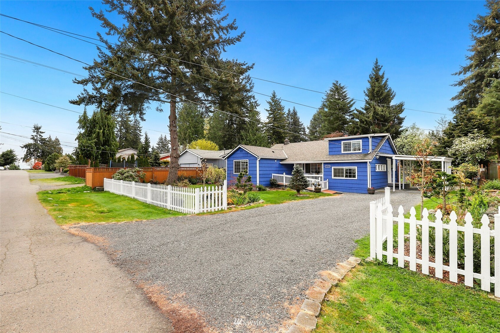 Property Photo:  735 N 202nd Street  WA 98133 