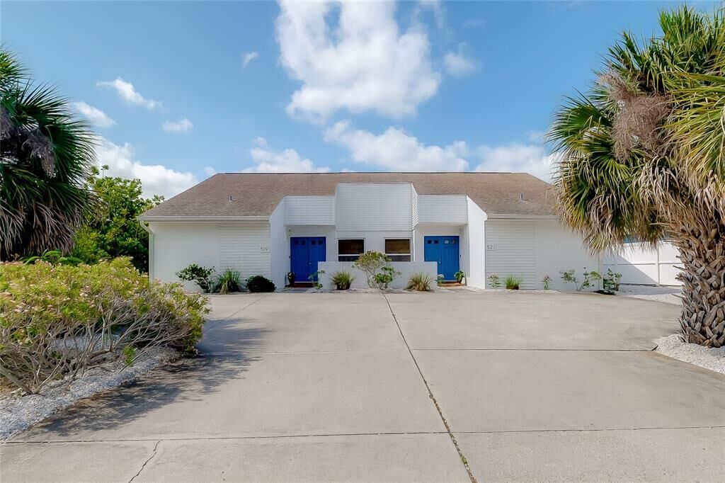 Property Photo:  519 Villas Drive  FL 34285 
