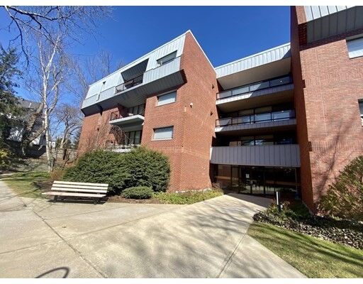 Property Photo:  65 Grove St 146  MA 02482