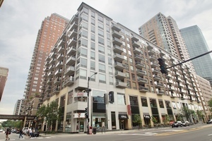 Property Photo: 1 E 8th Street 704 IL 60605