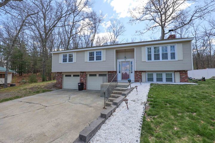 14 Cedar Lane  Merrimack NH 03054 photo