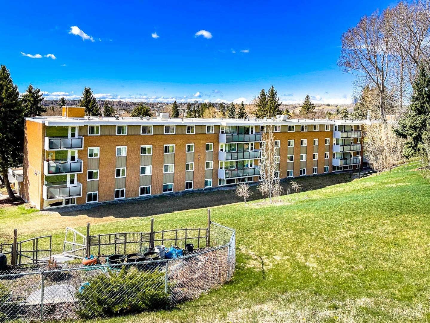 Property Photo: 451, 1620 8 Avenue NW 451 AB T2N 1C4