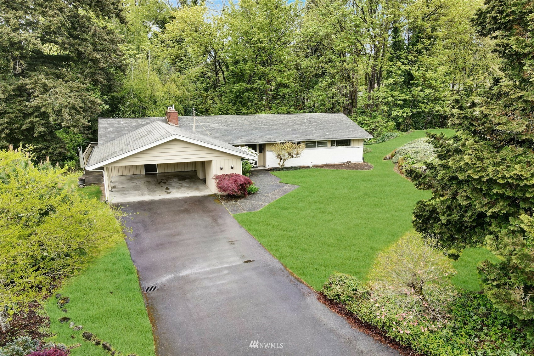 Property Photo: 4604 118th Avenue SE WA 98006