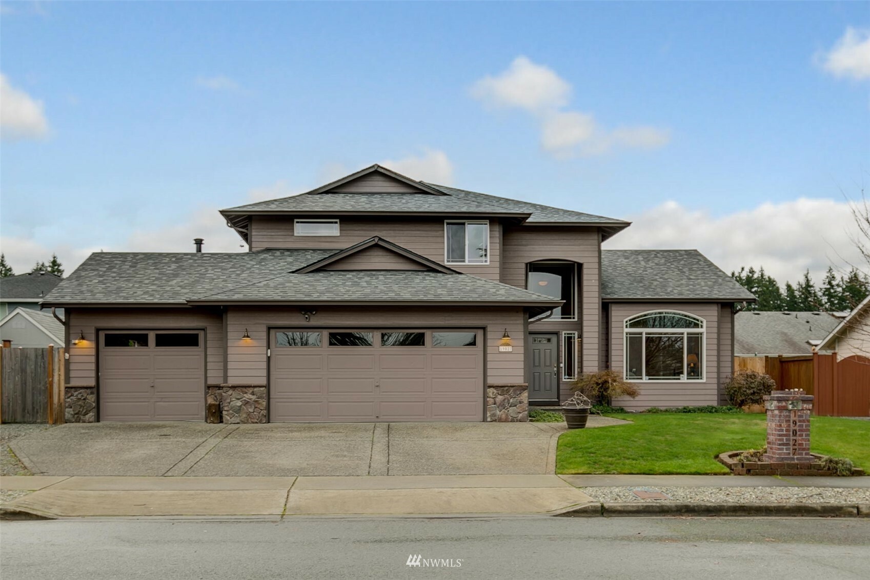 Property Photo: 19027 44th Avenue NE WA 98223