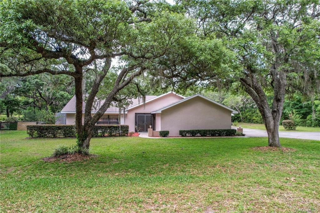 Property Photo:  307 N Kinglet Avenue  FL 34442 