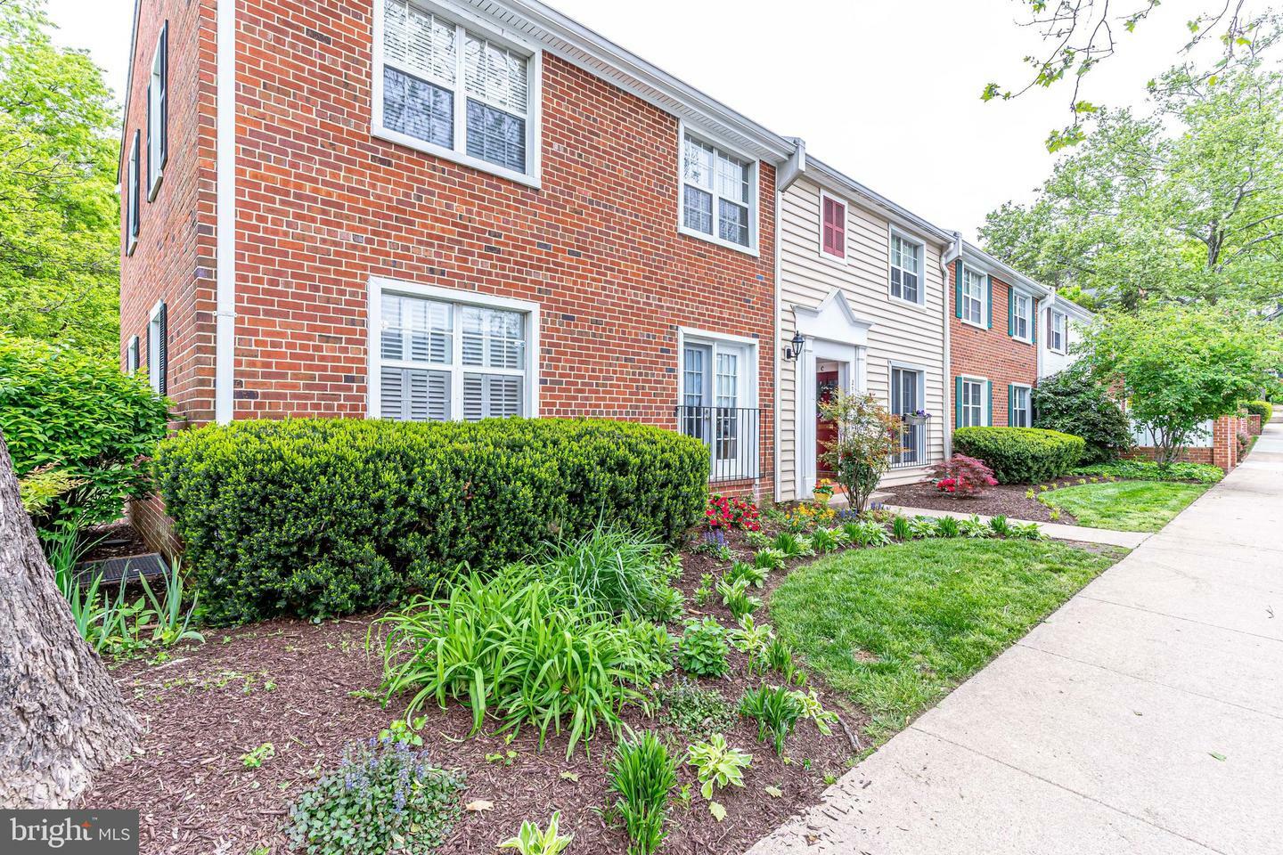 Property Photo: 2707 S Walter Reed Drive A VA 22206