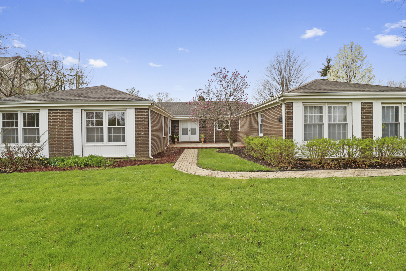 Property Photo: 1421 E Main Street IL 60010