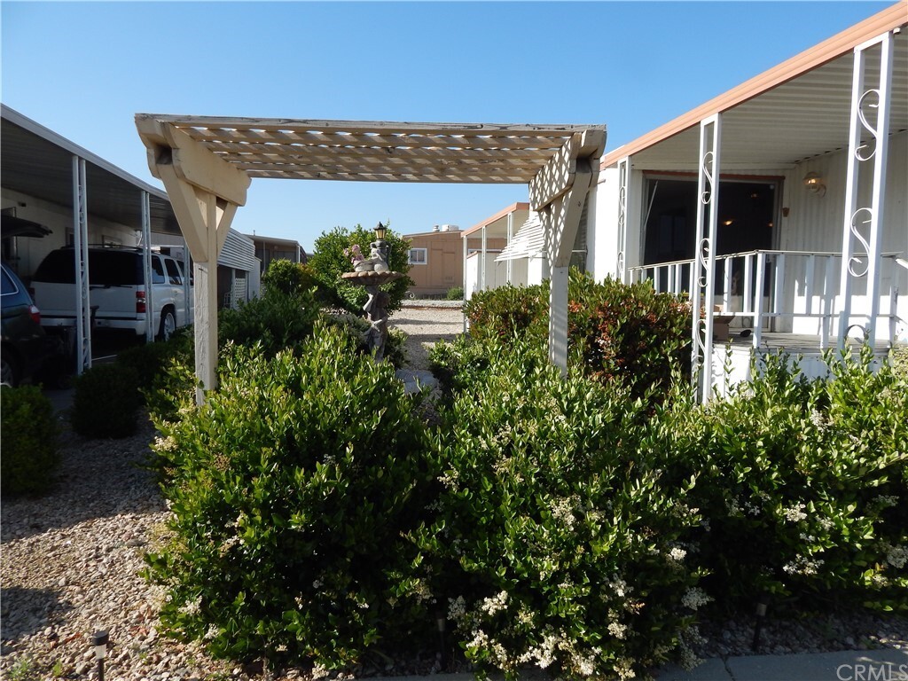 Property Photo: 31816 Avenue E 66 CA 92399