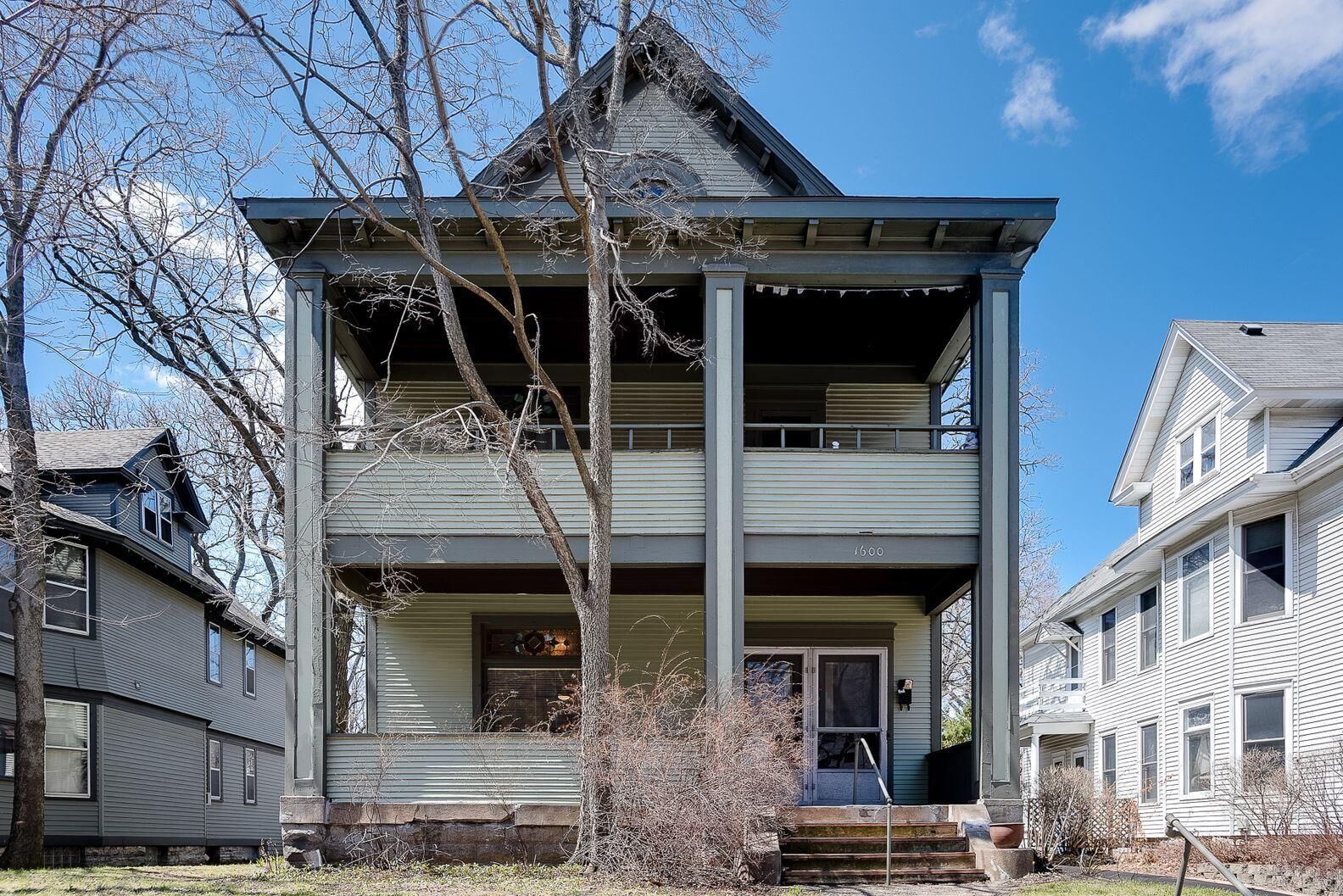 Property Photo:  1600 10th Avenue S  MN 55404 