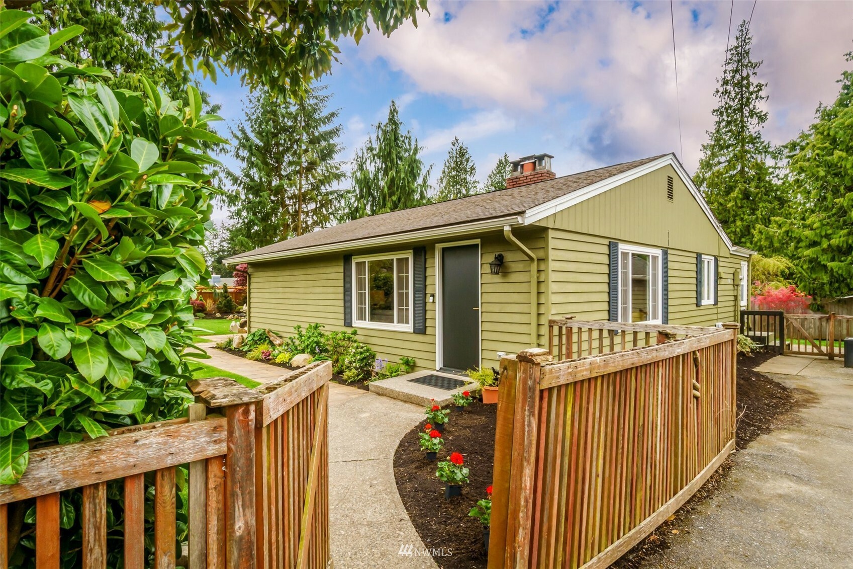 Property Photo: 19640 84th Avenue W WA 98026