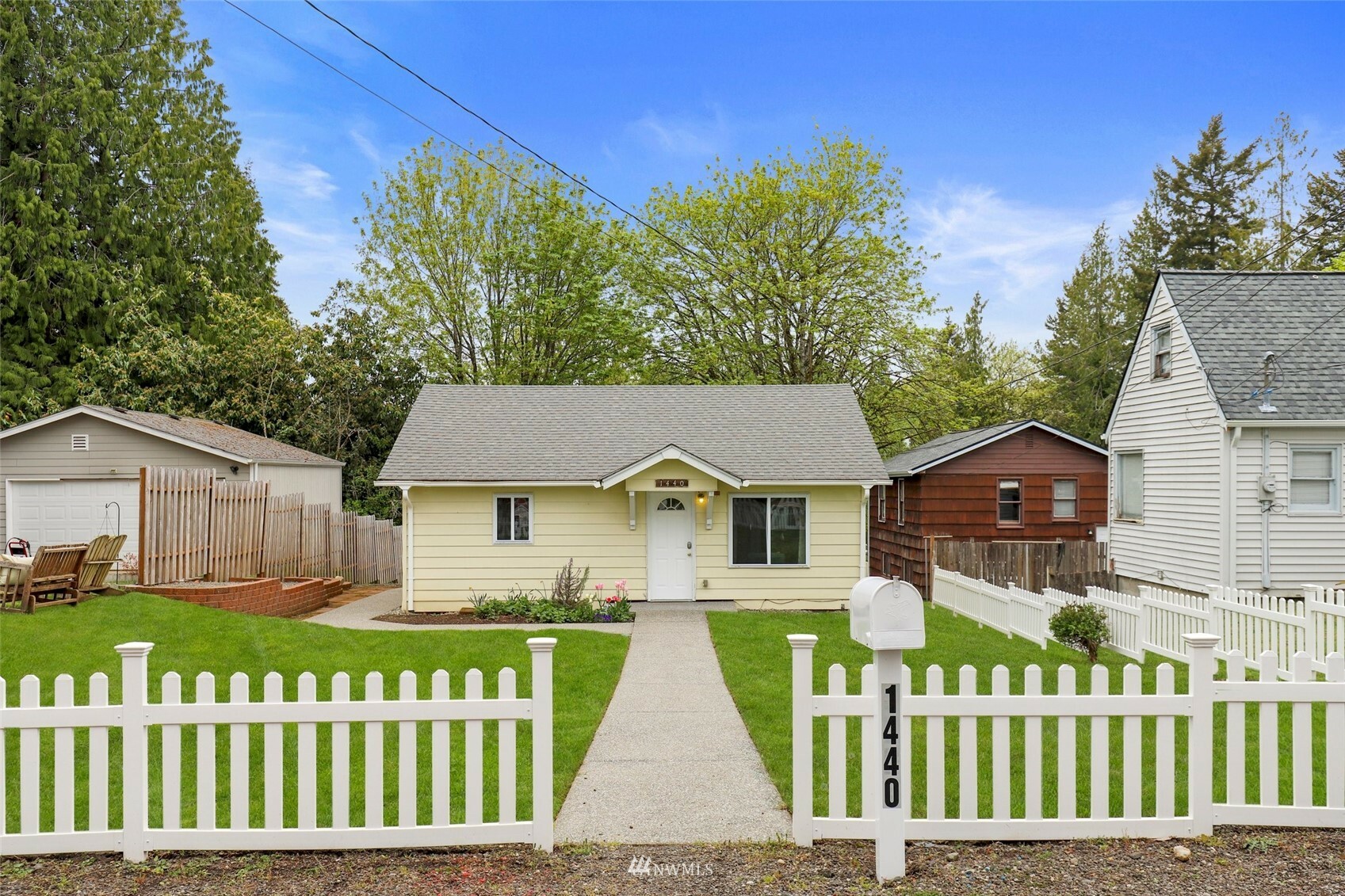 Property Photo:  1440 Flower Avenue  WA 98366 