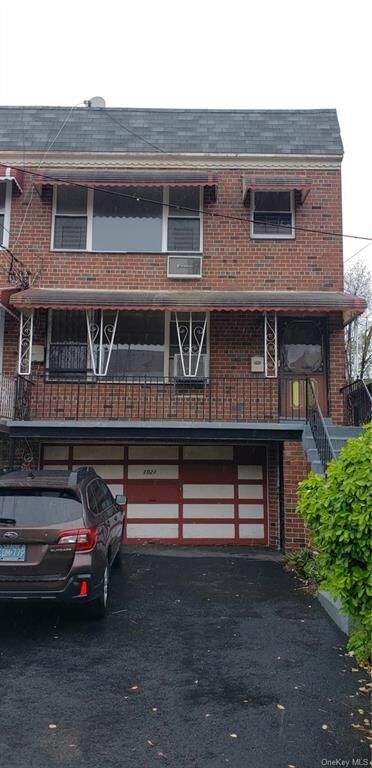 Property Photo:  1021 E 225th Street  NY 10466 