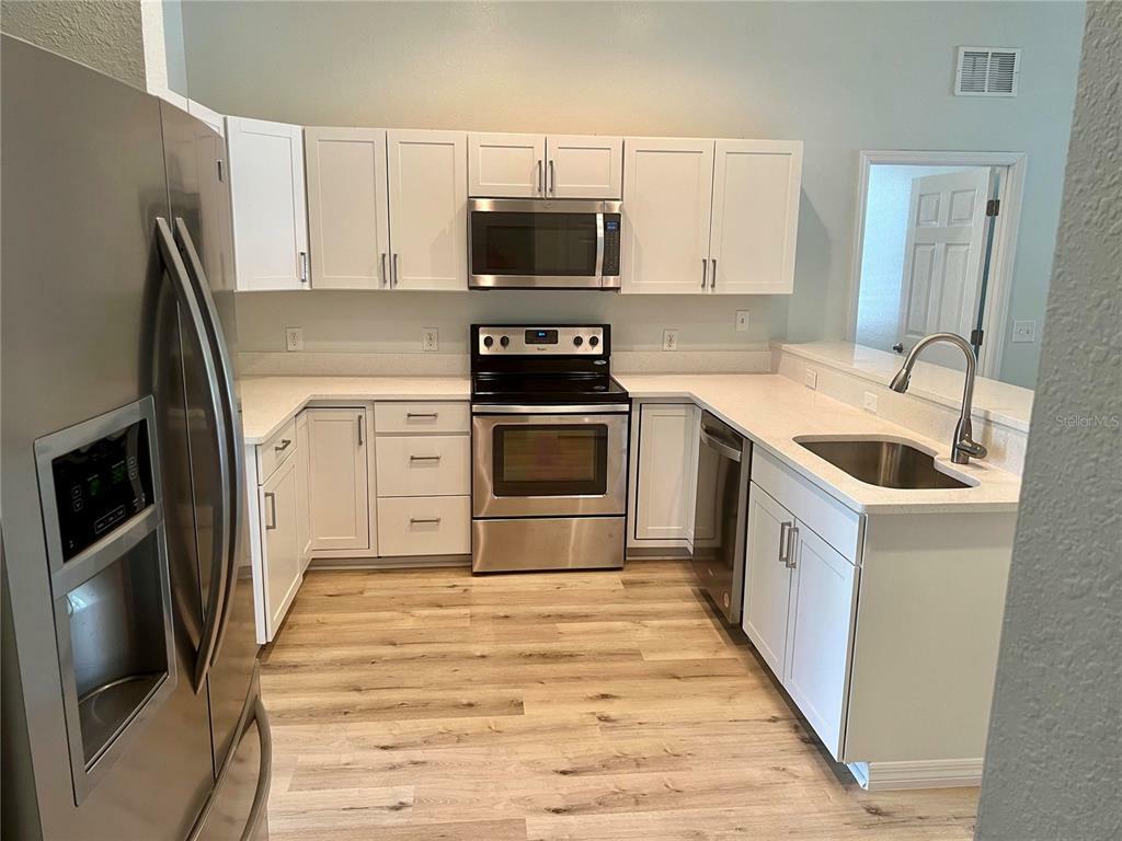 Property Photo: 417 Euclid Avenue FL 33584