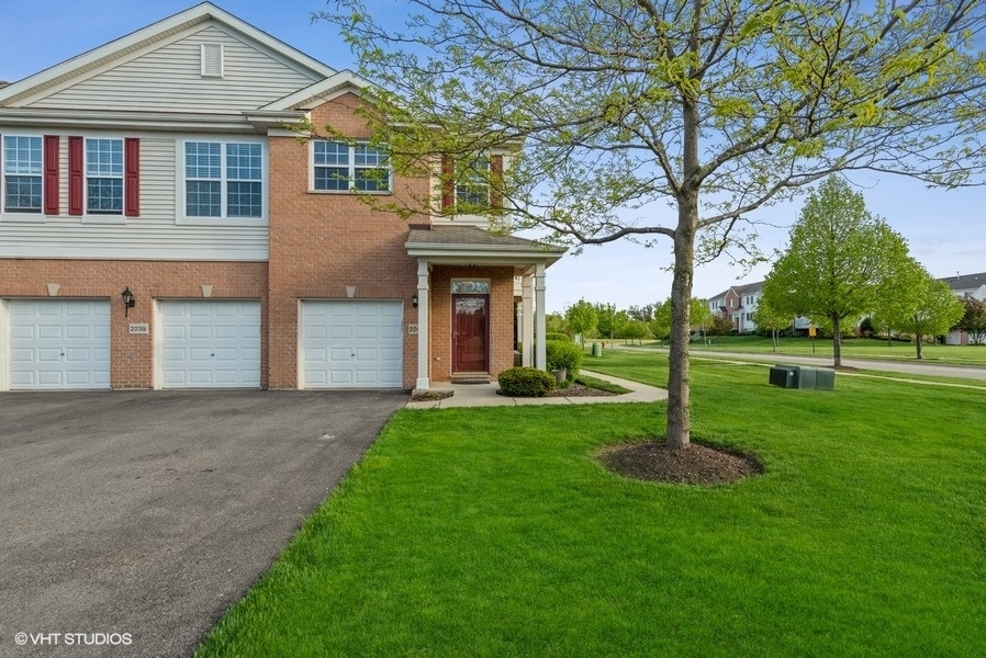 Property Photo:  2243 Concord Drive 30-B  IL 60050 