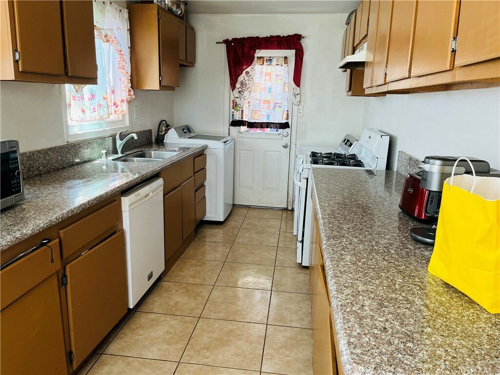 Property Photo: 7435 El Sol Way CA 92504