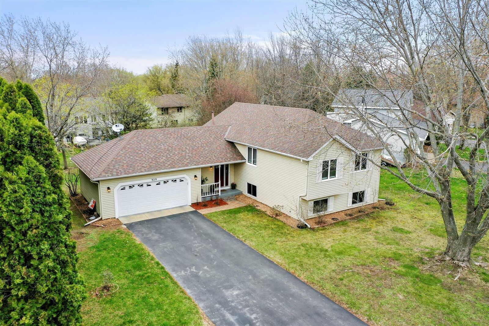 Property Photo:  929 Jefferson Lane  MN 55123 