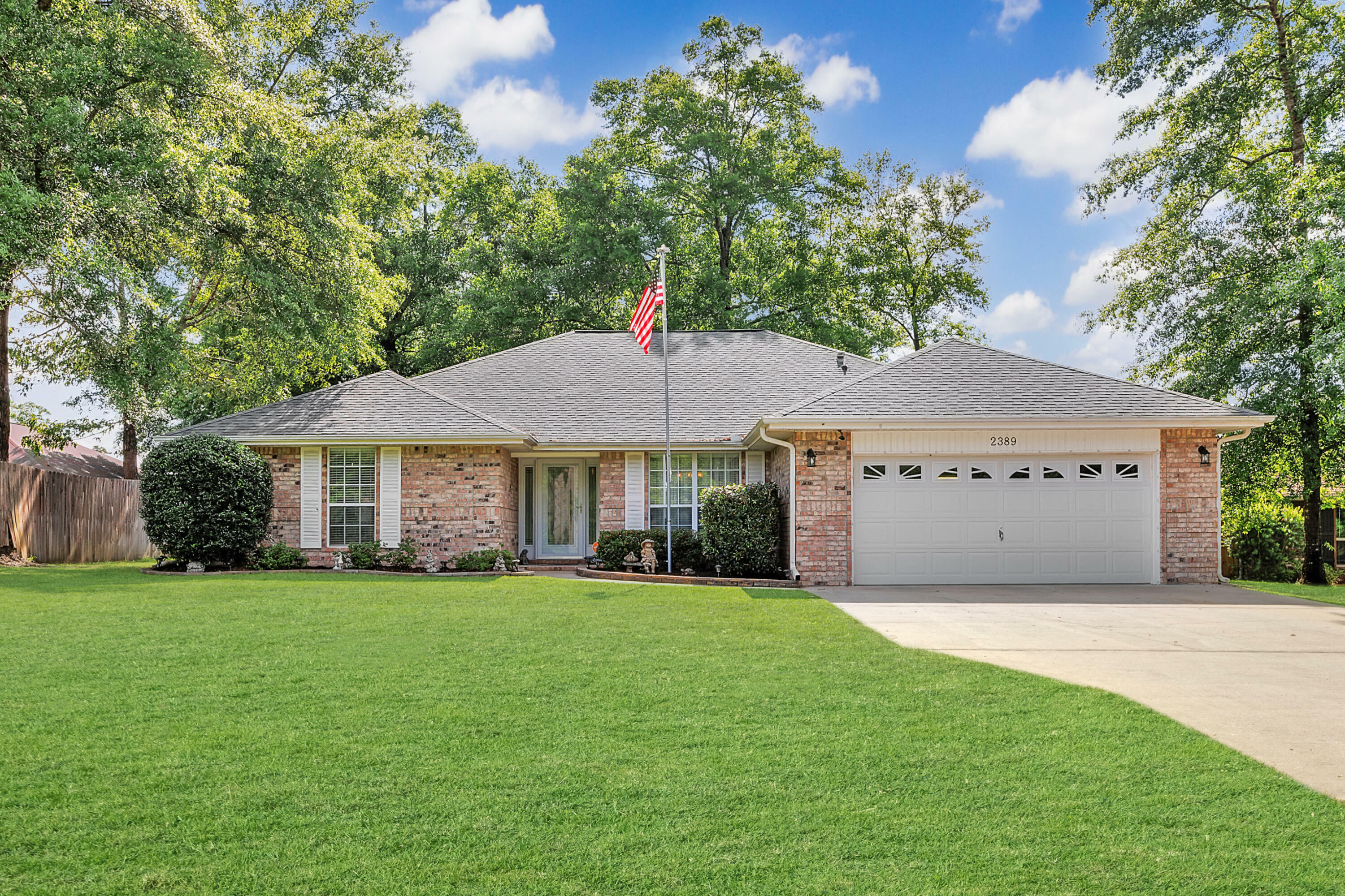 Property Photo: 2389 Genevieve Way FL 32536