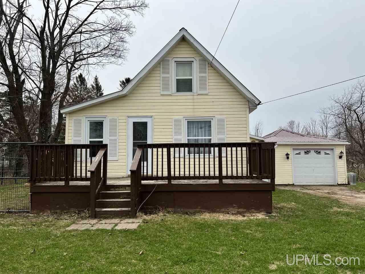 Property Photo:  17 Meador St  MI 49946 