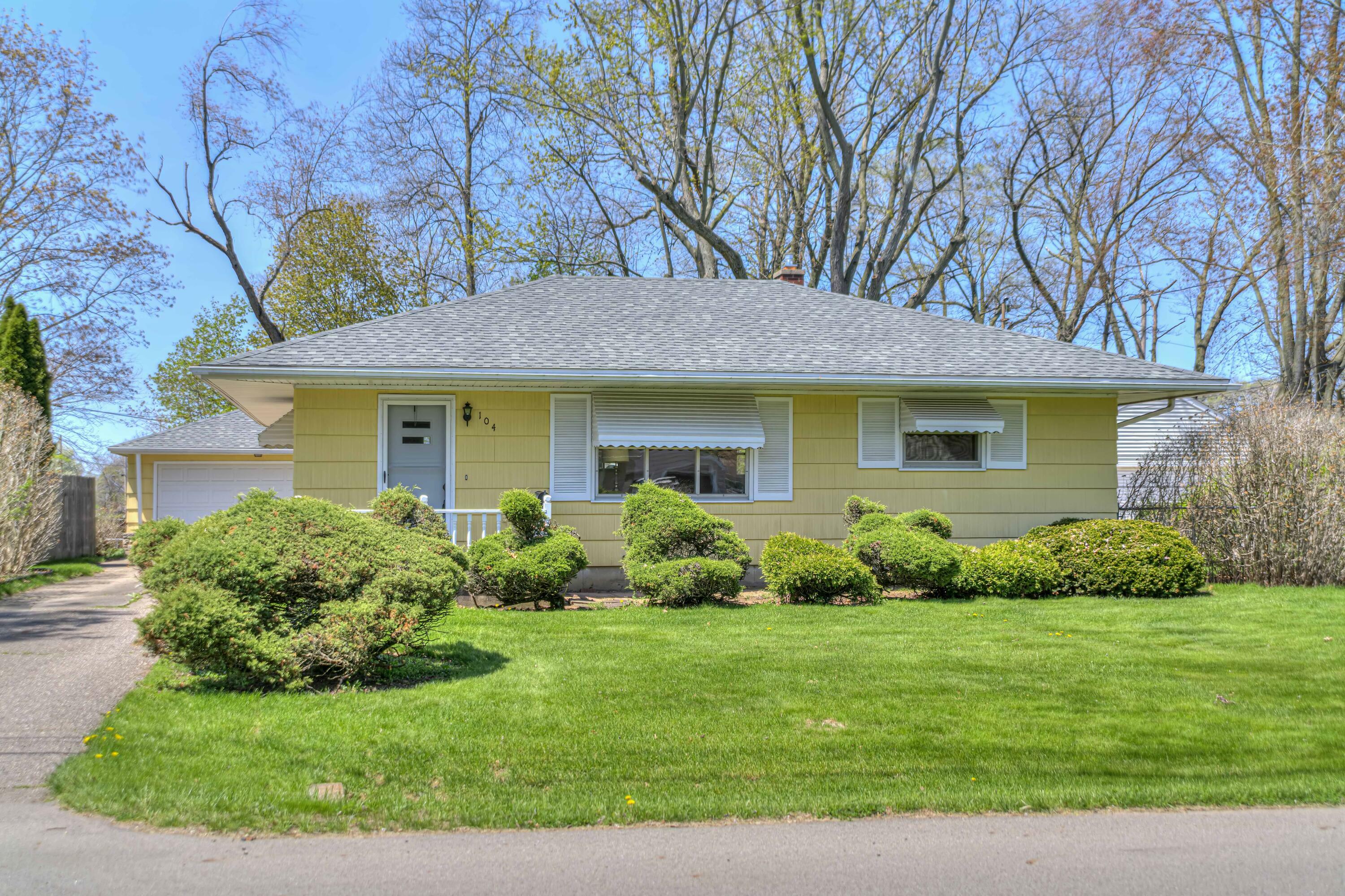 Property Photo:  104 W Southfield Drive  MI 49203 