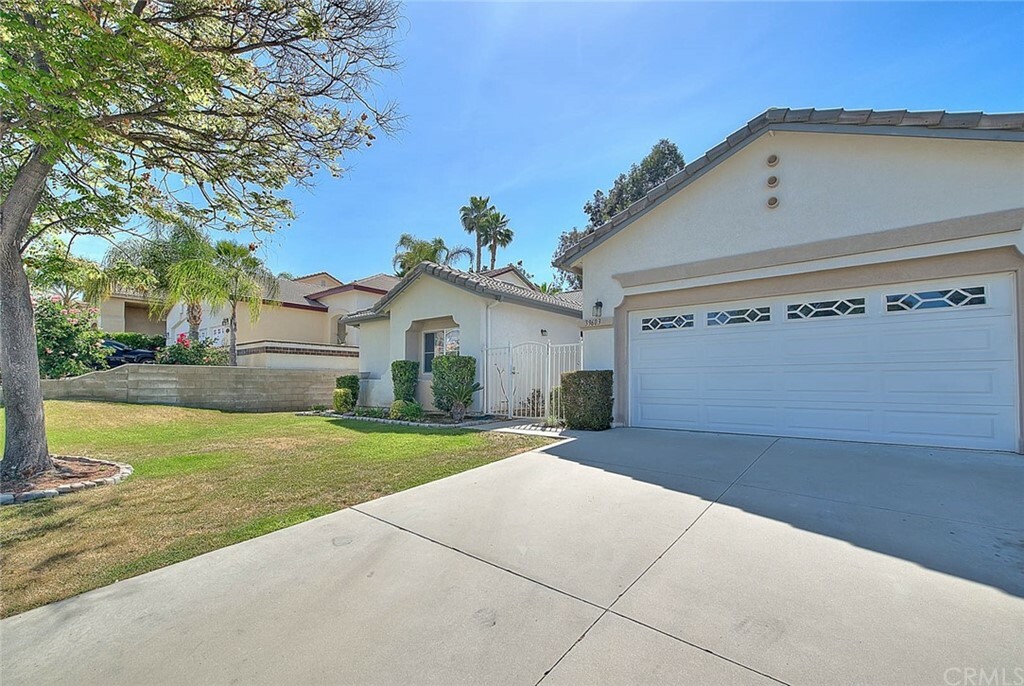 Property Photo: 39603 Bonaire Way CA 92563