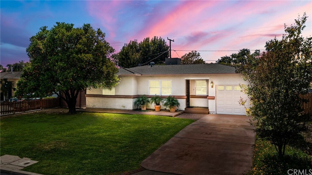 Property Photo:  409 King Place  CA 92833 