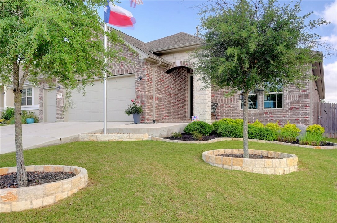 Property Photo:  379 Founders Ridge  TX 78620 