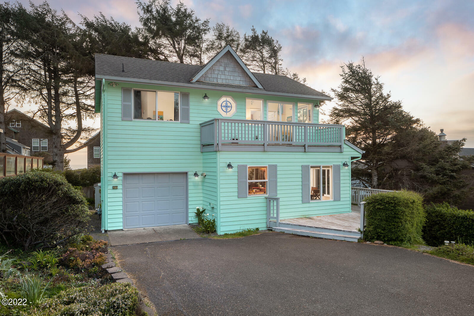 Property Photo: 723 SW Ebb Avenue OR 97367