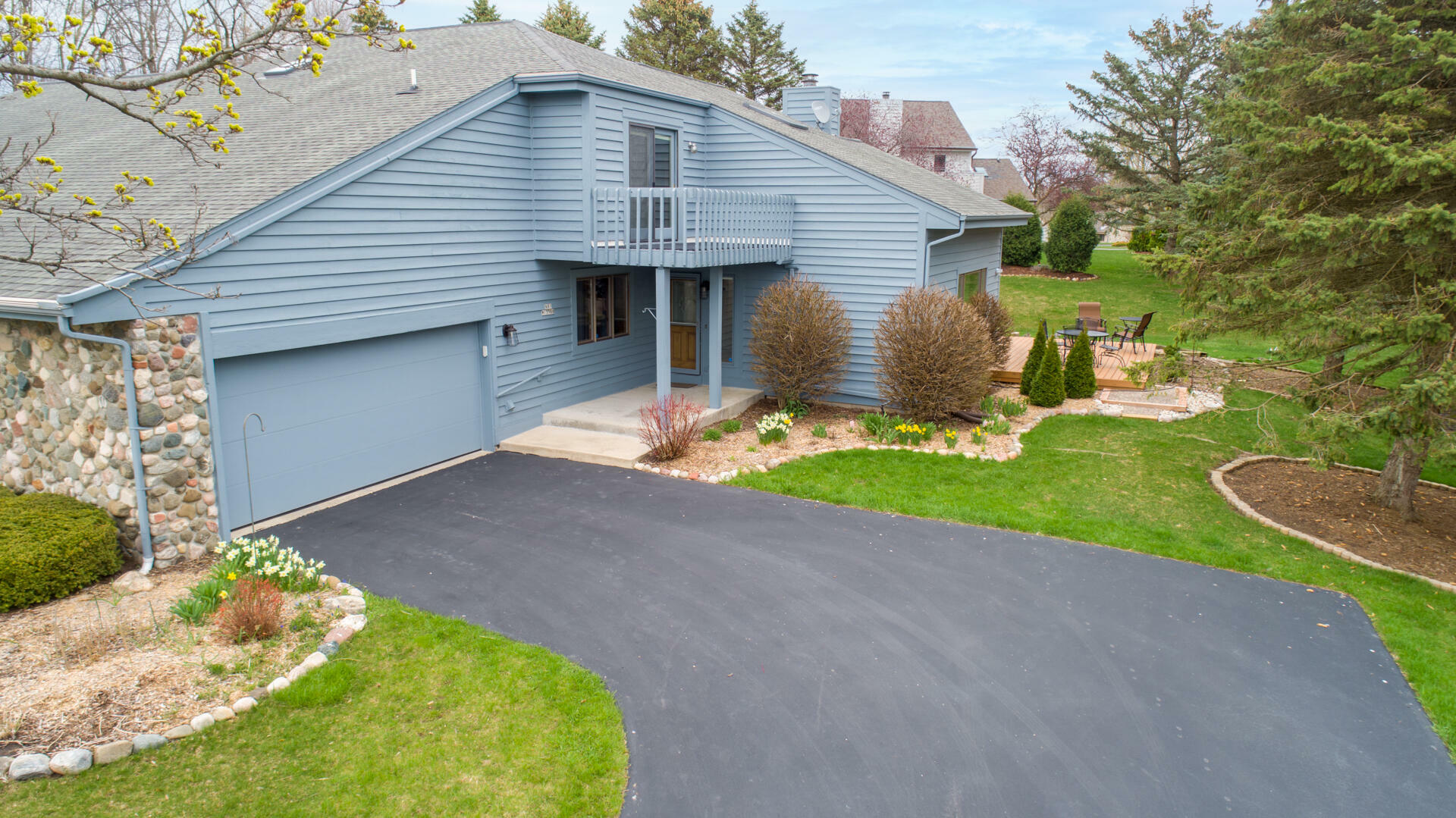 Property Photo:  N81w13588 Wedge Ct 36  WI 53051 