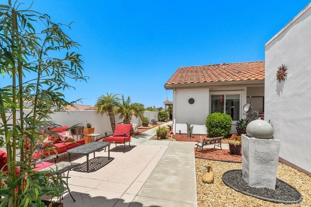 Property Photo: 5002 Alicante Way CA 92056