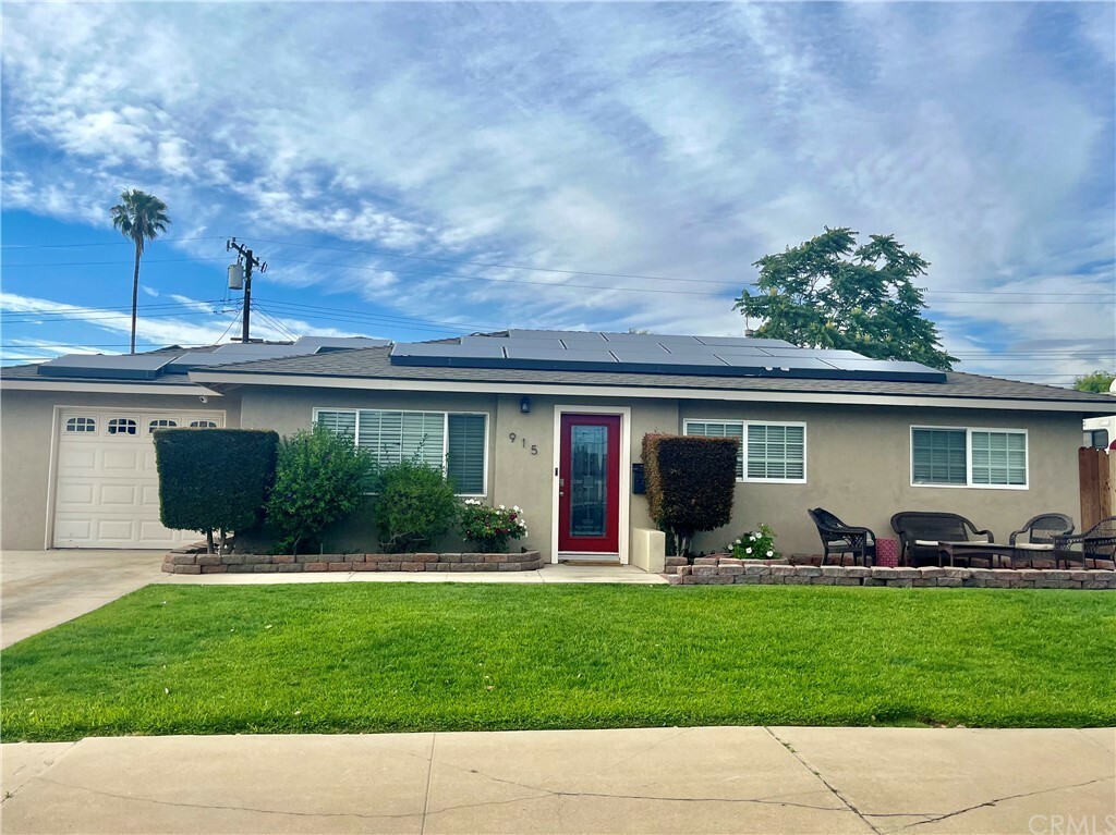 Property Photo:  915 E Sharon Road  CA 92374 