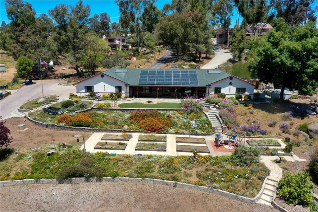 Property Photo: 1011 Alpine Oaks Drive CA 91901
