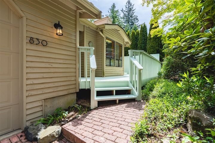 Property Photo:  830 Newell Street  WA 98225 